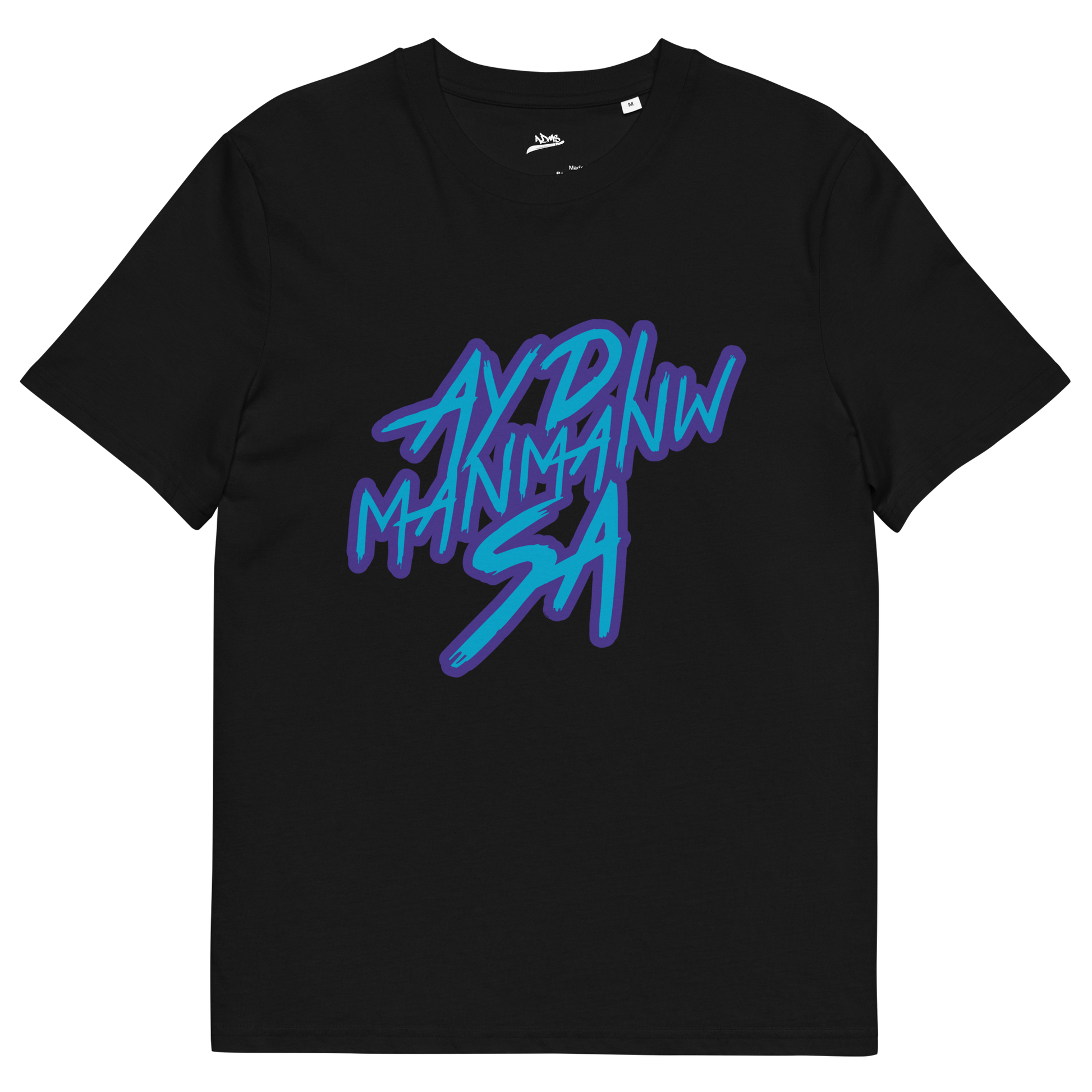 Face du t-shirt noir ADMS SHOP avec l'écriture Ay Di Manmanw Sa floqué en violet et bleu sur la poitrine