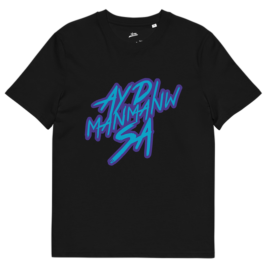 Face du t-shirt noir ADMS SHOP avec l'écriture Ay Di Manmanw Sa floqué en violet et bleu sur la poitrine