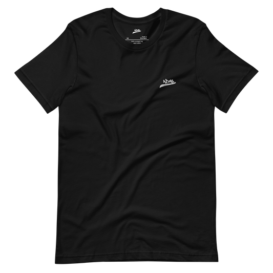 Face du t-shirt noir ClassX avec le logo de la marque brodé sur le côté gauche de la poitrine