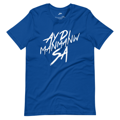 Face du t-shirt bleu ADMS SHOP avec l'écriture Ay Di Manmanw Sa floqué en blanc sur la poitrine